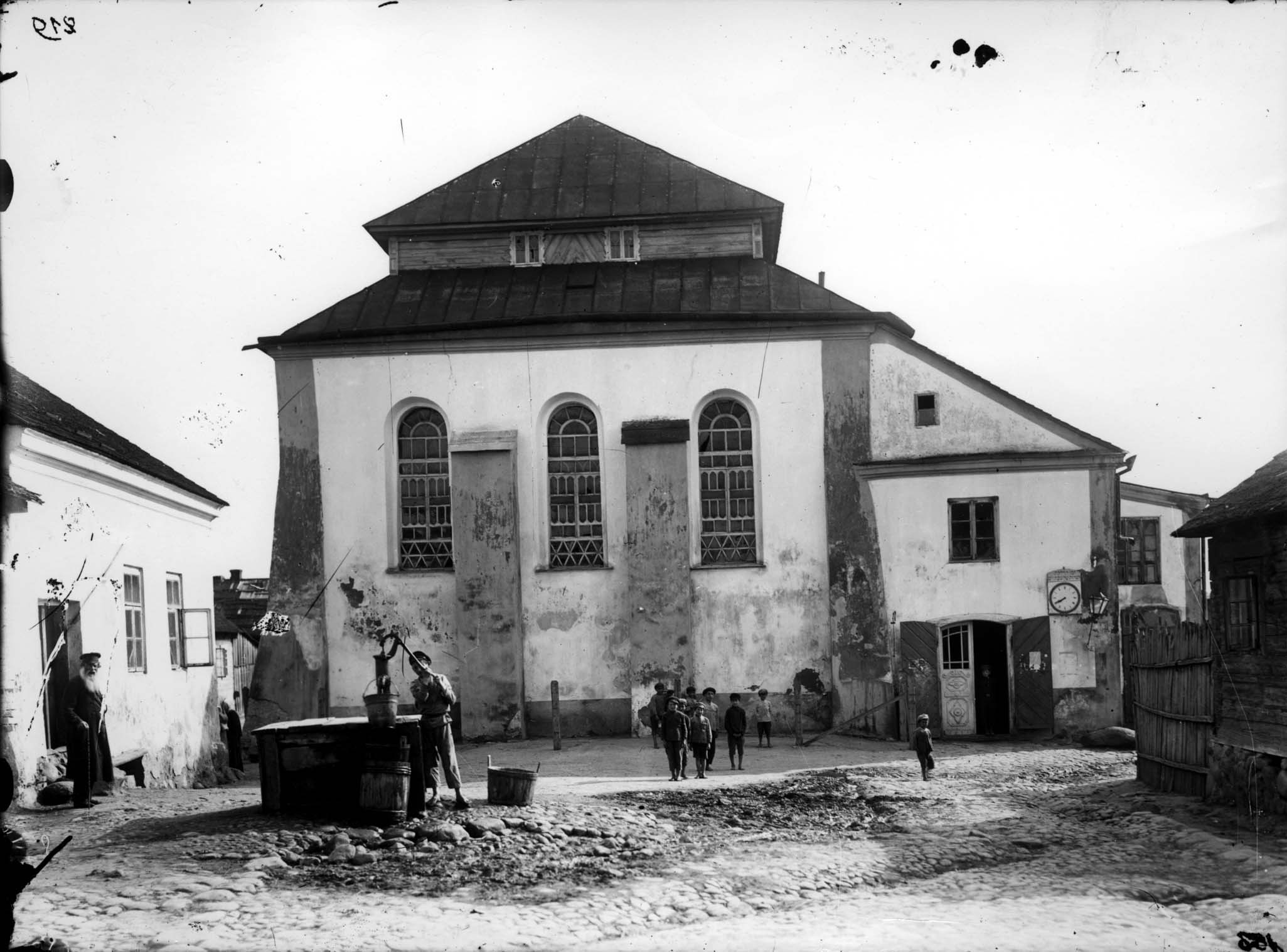 Nieświeź, exterior of a synagogue